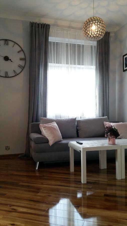 Royals Flower Iii Apartment